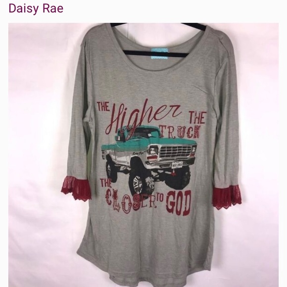 Daisy Rae Woman’s M ruffle sleeve T- shirt - Picture 5 of 6